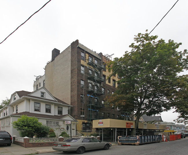 885 E 38th St in Brooklyn, NY - Building Photo - Building Photo