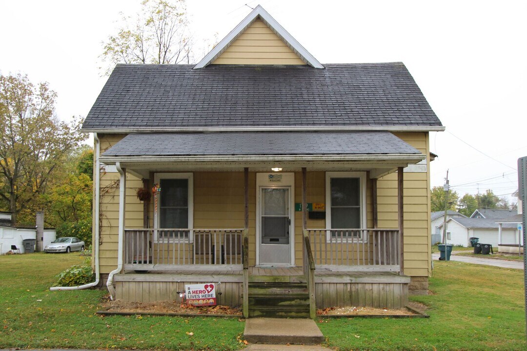 1719 1/2-1719 1/2 W Adams St in Muncie, IN - Building Photo