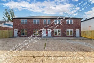 2001 Sanford Dr in Little Rock, AR - Building Photo