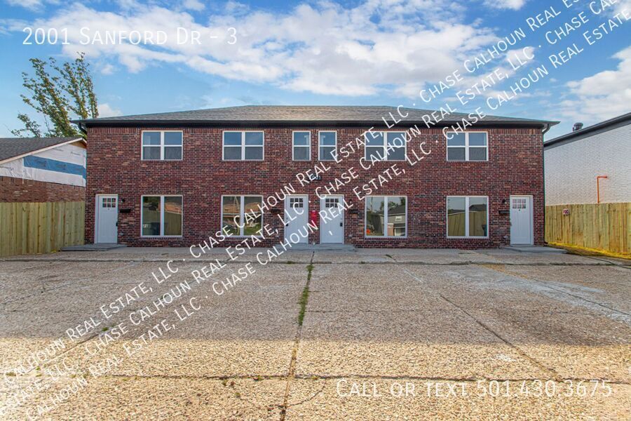 2001 Sanford Dr in Little Rock, AR - Building Photo