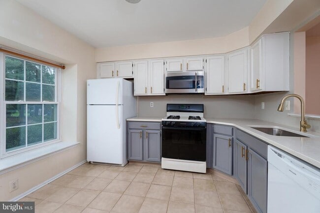 330 Smithwold Rd in Franklin Township, NJ - Building Photo - Building Photo