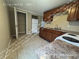 21 Chestnut St in Tilton, NH - Building Photo