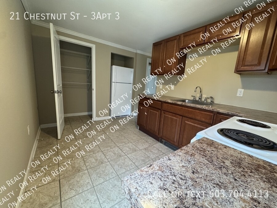 21 Chestnut St in Tilton, NH - Building Photo