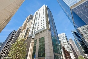 160 E Illinois St in Chicago, IL - Building Photo