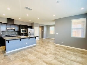 620 N Elise Ln in Fresno, CA - Foto de edificio - Building Photo
