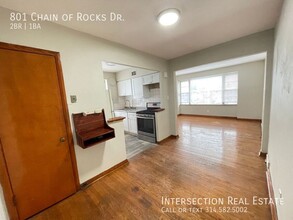 801 Chain of Rocks Dr in St. Louis, MO - Building Photo - Building Photo