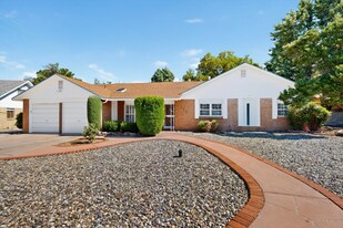 7029 Veranda Rd NE in Albuquerque, NM - Building Photo