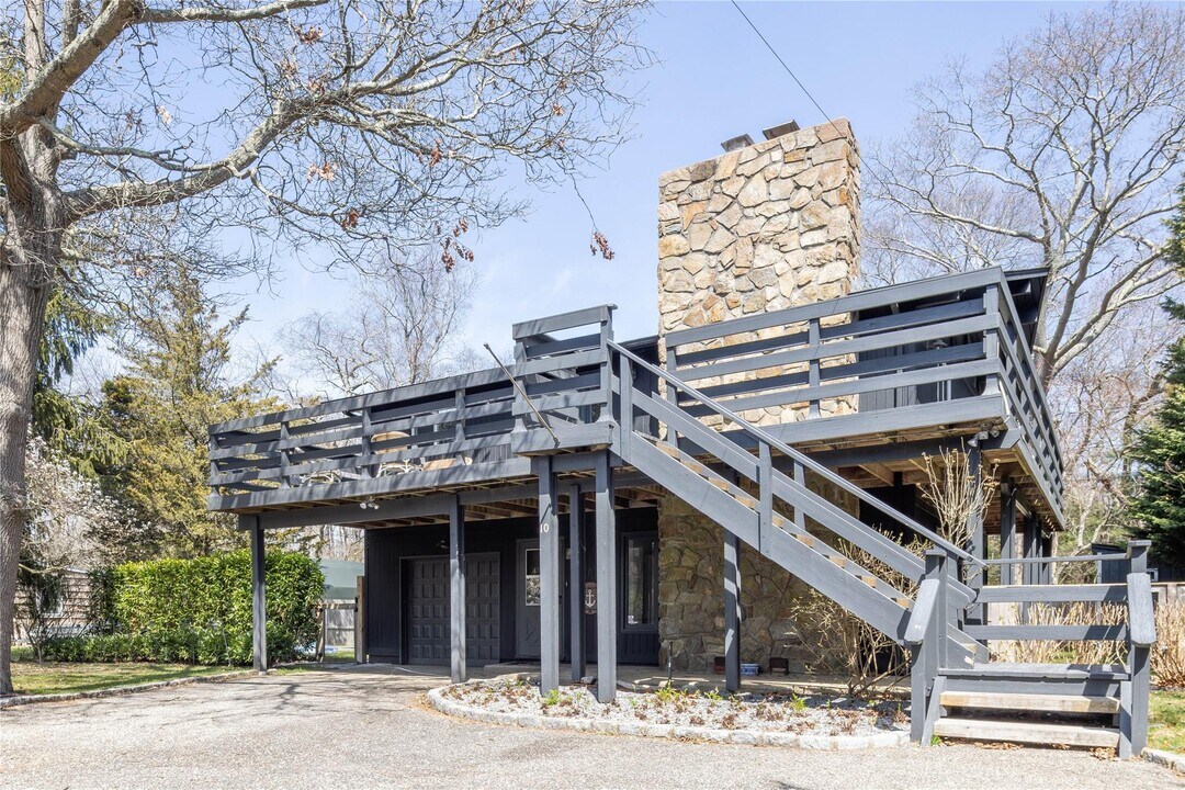 10 Cedar Ave in Southampton, NY - Foto de edificio