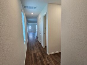 704 Commander Abbott Dr in Jarrell, TX - Building Photo - Building Photo