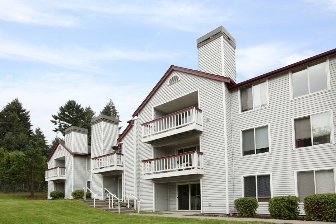 Wellington Place in Burien, WA - Building Photo