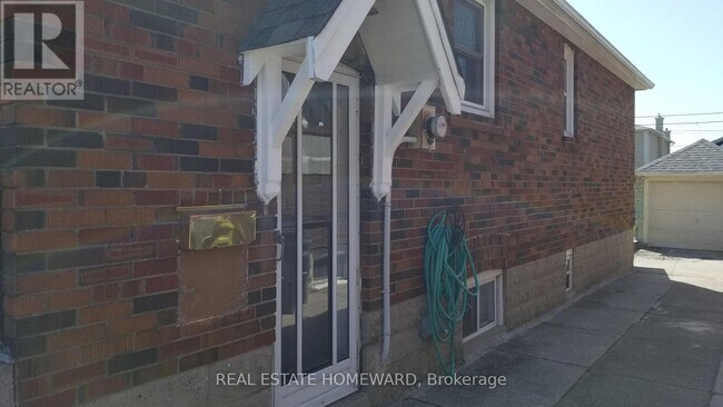 328 Linsmore Cres in Toronto, ON - Building Photo - Building Photo
