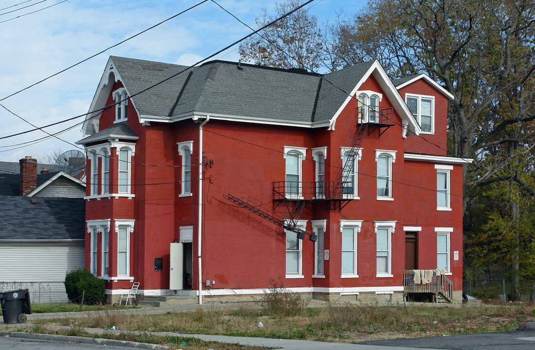 2612 Stanton Ave in Cincinnati, OH - Foto de edificio