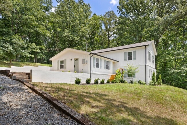 1829 E Haley's Creek Rd in Centerville, TN - Building Photo - Building Photo