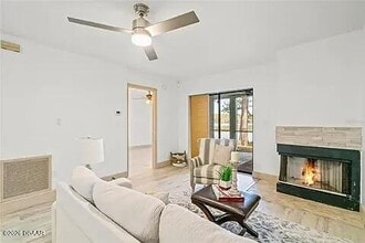 25107 Northlake Dr in Sanford, FL - Foto de edificio - Building Photo