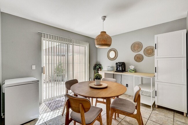 8409 Blazing Sun Ave in Las Vegas, NV - Building Photo - Building Photo