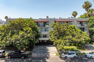 La Mirada Plaza Apartments in Los Angeles, CA - Building Photo - Building Photo