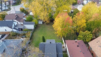 4765 2nd Ave in Niagara Falls, ON - Building Photo - Building Photo