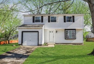 874 Hilton Dr in Reynoldsburg, OH - Building Photo