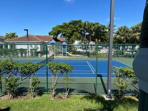 9645 NW 1st Ct in Pembroke Pines, FL - Foto de edificio - Building Photo