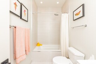 1944 W Crystal St in Chicago, IL - Building Photo