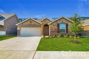 2428 Dolostone Dr in Aubrey, TX - Building Photo