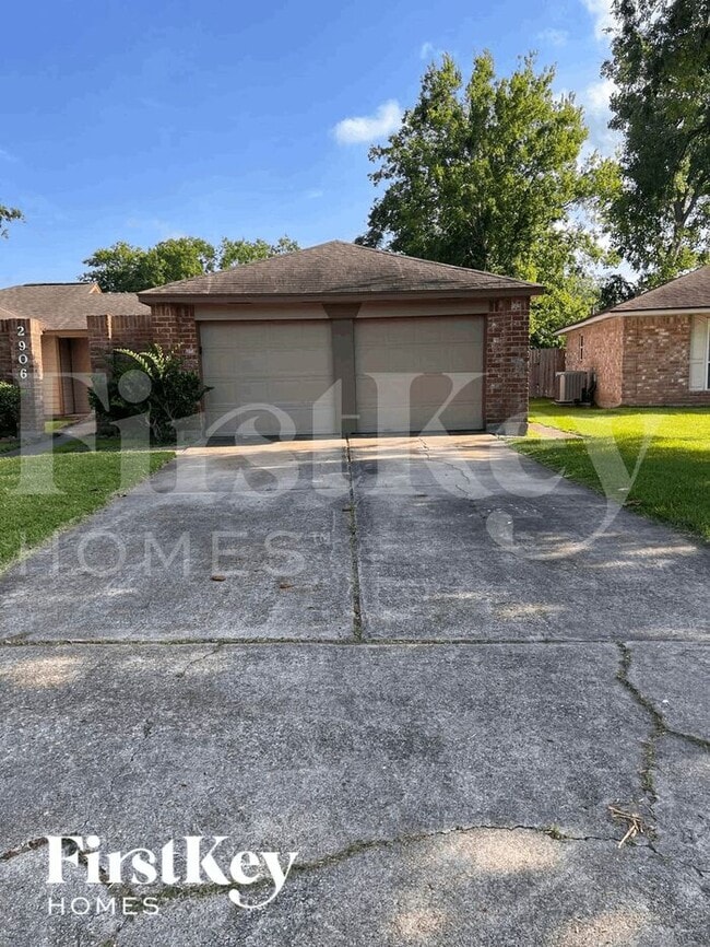 2906 Heritage House Dr