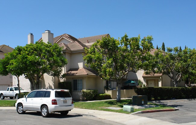 5031 Waverider Cir in Huntington Beach, CA - Building Photo - Building Photo