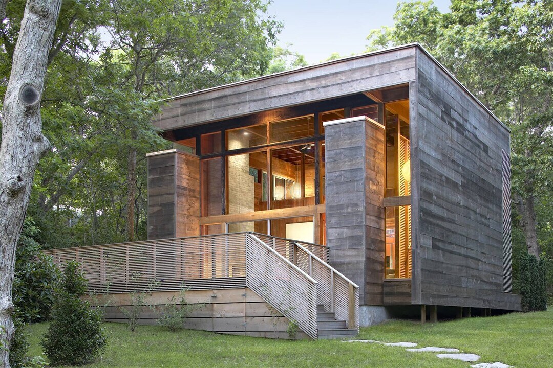 129 Windward in East Hampton, NY - Building Photo