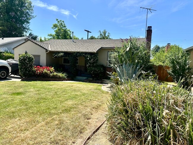 5966 11th Ave in Sacramento, CA - Building Photo - Building Photo