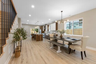 5901 W Erie St in Chicago, IL - Building Photo - Building Photo