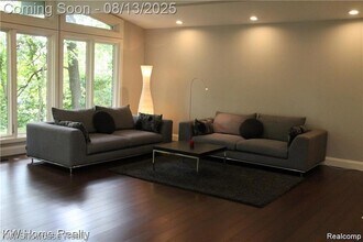 1327 Lone Pine Rd in Bloomfield Township, MI - Building Photo - Building Photo