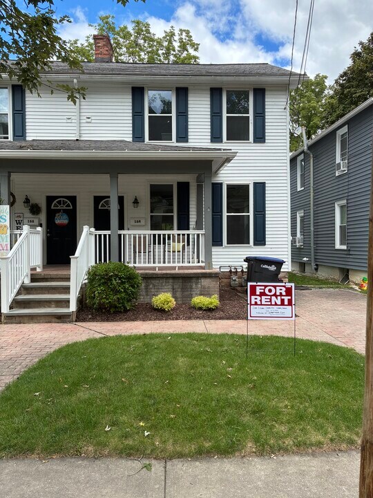 166 W Gibson St, Unit 166 West Gibson St in Canandaigua, NY - Foto de edificio