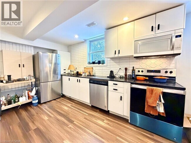 25 Krug St in Kitchener, ON - Building Photo - Building Photo