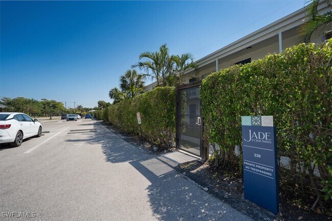 330 11th St N in Naples, FL - Building Photo - Building Photo