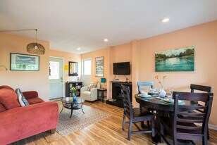 1206 Hollow Creek Dr in Austin, TX - Building Photo