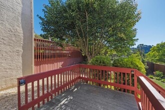 2016 Fairmont Dr in San Mateo, CA - Building Photo - Building Photo