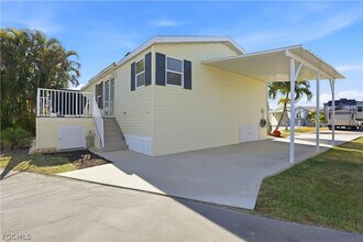 158 Nanaimo Trail in Fort Myers Beach, FL - Building Photo - Building Photo
