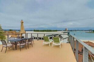 841 Avalon Ct in San Diego, CA - Building Photo