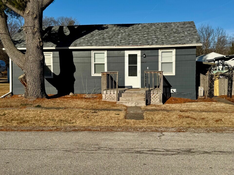 2422 1st St in Coal Valley, IL - Foto de edificio