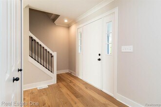 5485 Hammersmith Dr in West Bloomfield Township, MI - Building Photo - Building Photo