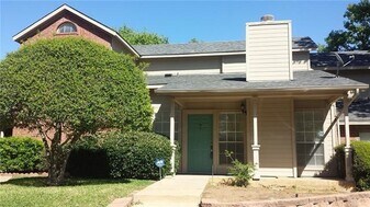 1471 Meadowood Village Dr in Fort Worth, TX - Building Photo