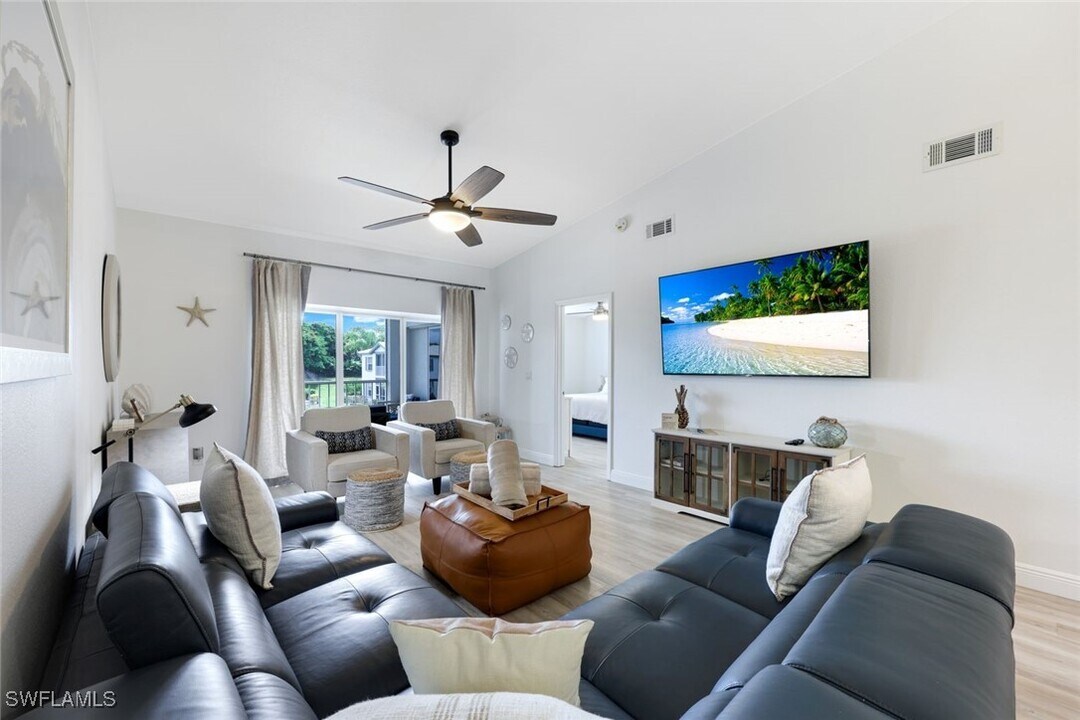 824 Tanbark Dr in Naples, FL - Building Photo