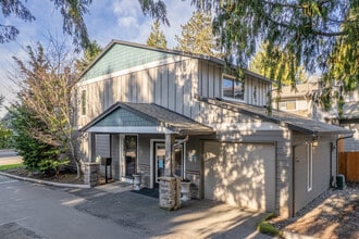 Royal Ridge Condominiums in Vancouver, WA - Building Photo - Building Photo