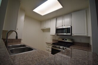 11594 Moorpark St in Los Angeles, CA - Building Photo - Building Photo