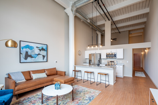 American Electric Lofts in St. Joseph, MO - Foto de edificio - Interior Photo