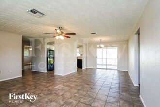 8185 Kings Bay Blvd in Ft. Myers, FL - Building Photo - Building Photo