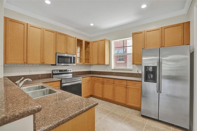 1033 NE 17th Way in Fort Lauderdale, FL - Foto de edificio - Building Photo