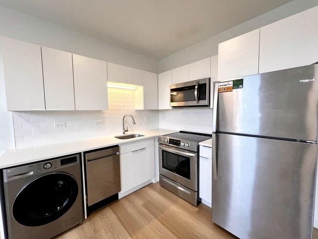 1650 W Roscoe St in Chicago, IL - Building Photo - Building Photo