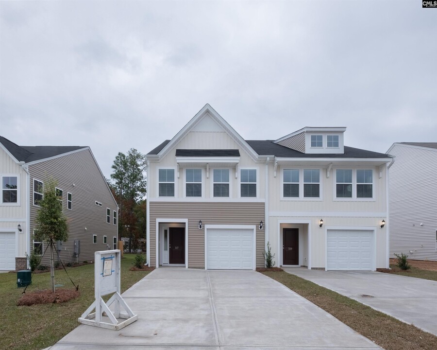 330 Canary Grass Ct in Lexington, SC - Building Photo