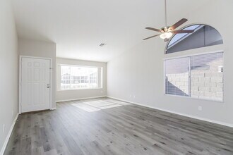 6236 Colby St in Mesa, AZ - Foto de edificio - Building Photo